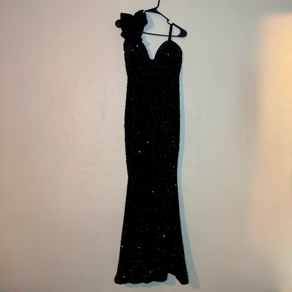 Fashion, nova floor length, formal gown, sequence, velvet women’s size medium